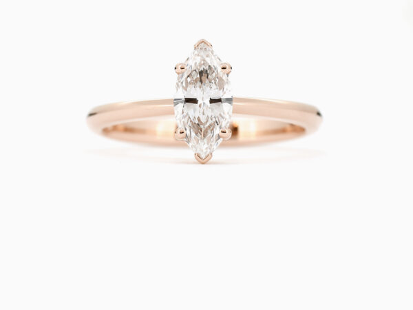 Elegant Solitaire Engagement Ring with Lab Grown Diamond in Marquise Cut (Kopio) (Kopio)